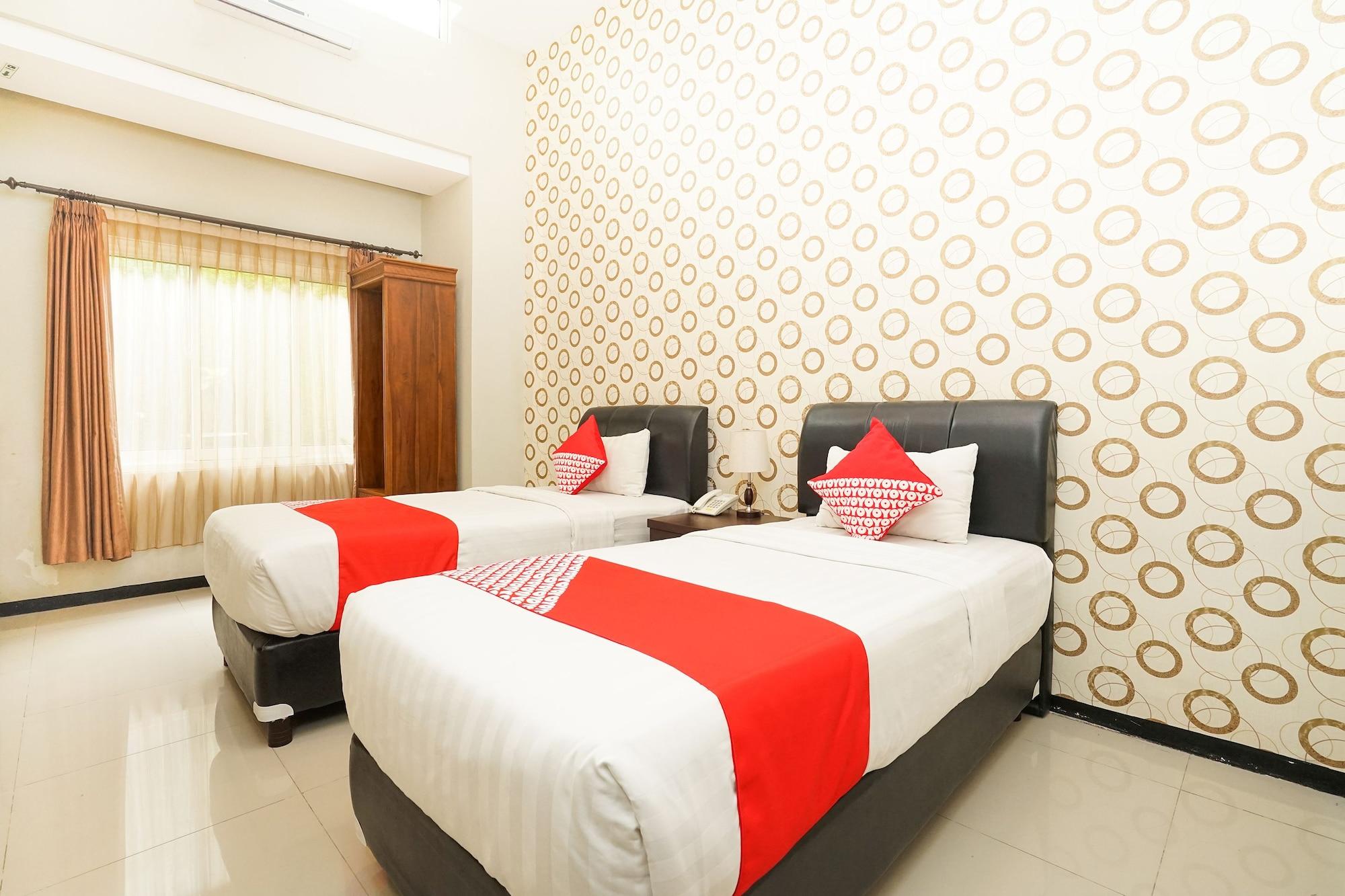 Oyo 282 Putri Utari Residence Malang Exterior photo