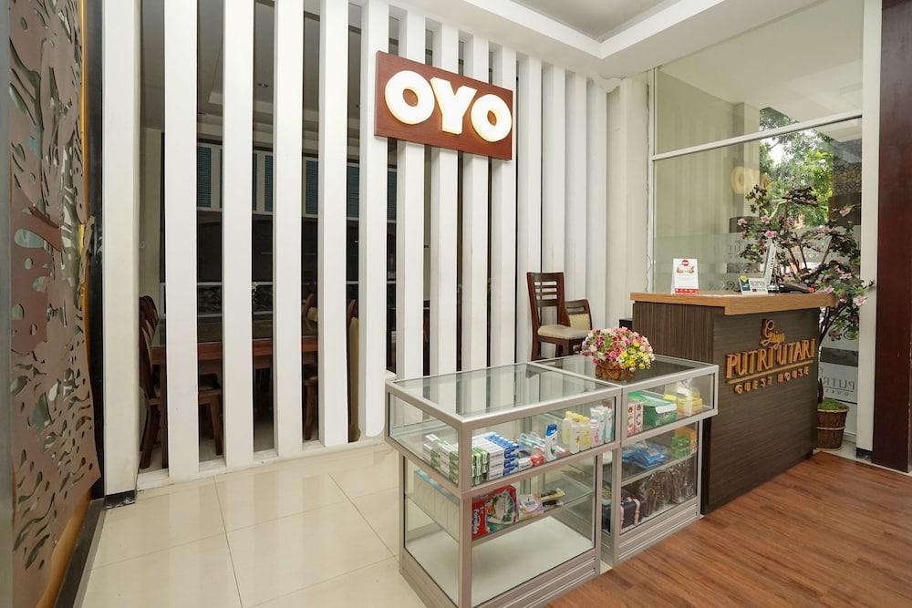Oyo 282 Putri Utari Residence Malang Exterior photo