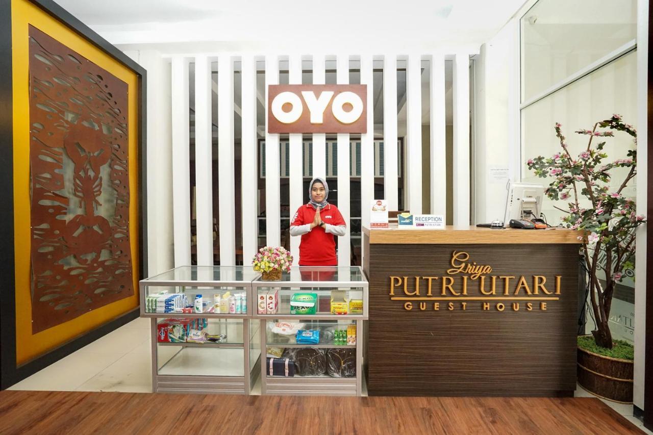 Oyo 282 Putri Utari Residence Malang Exterior photo