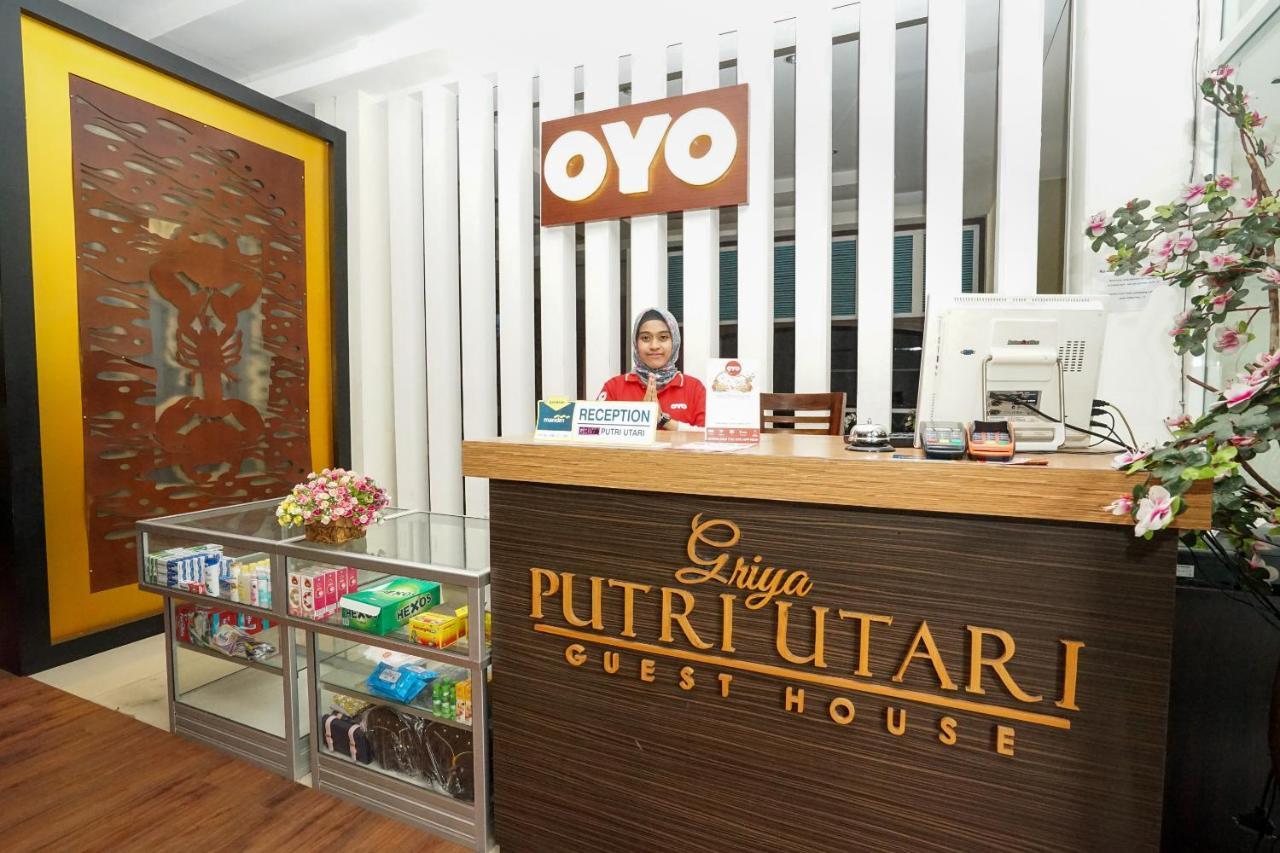Oyo 282 Putri Utari Residence Malang Exterior photo