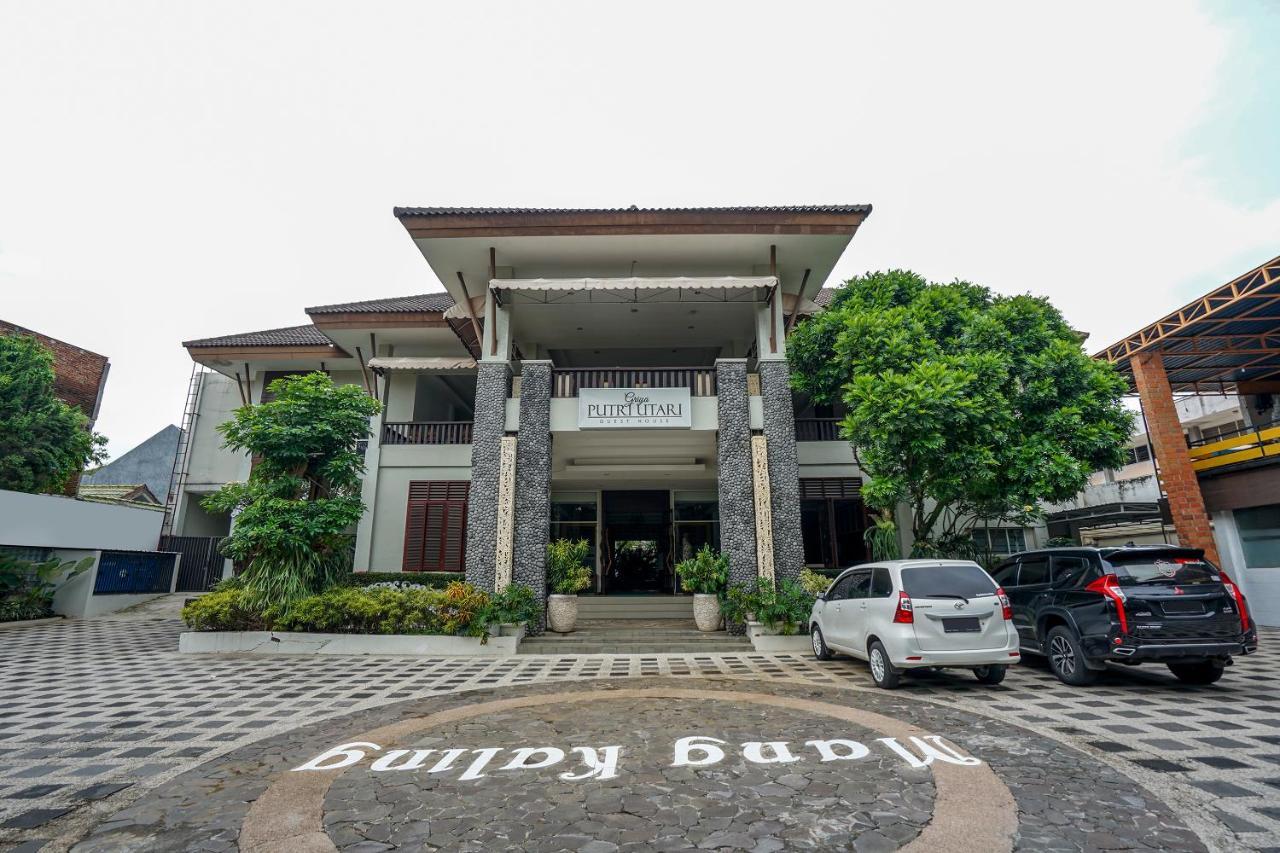 Oyo 282 Putri Utari Residence Malang Exterior photo