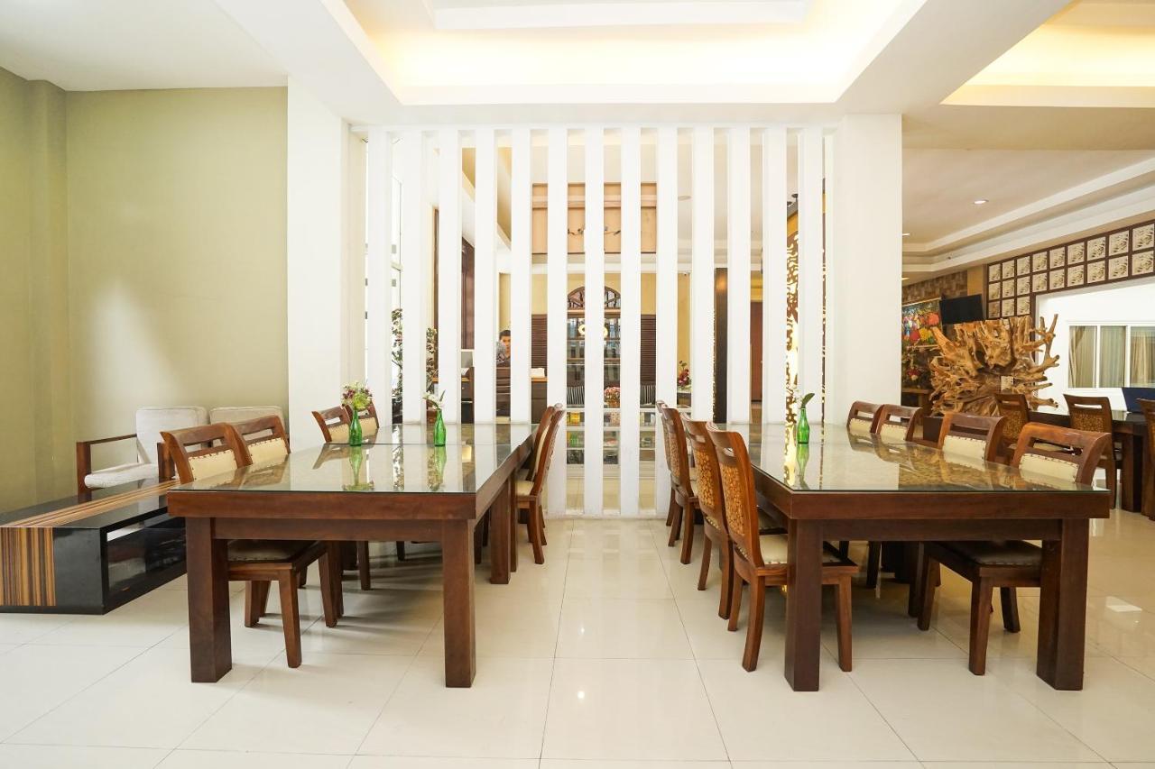 Oyo 282 Putri Utari Residence Malang Exterior photo