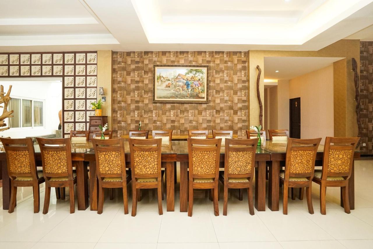 Oyo 282 Putri Utari Residence Malang Exterior photo