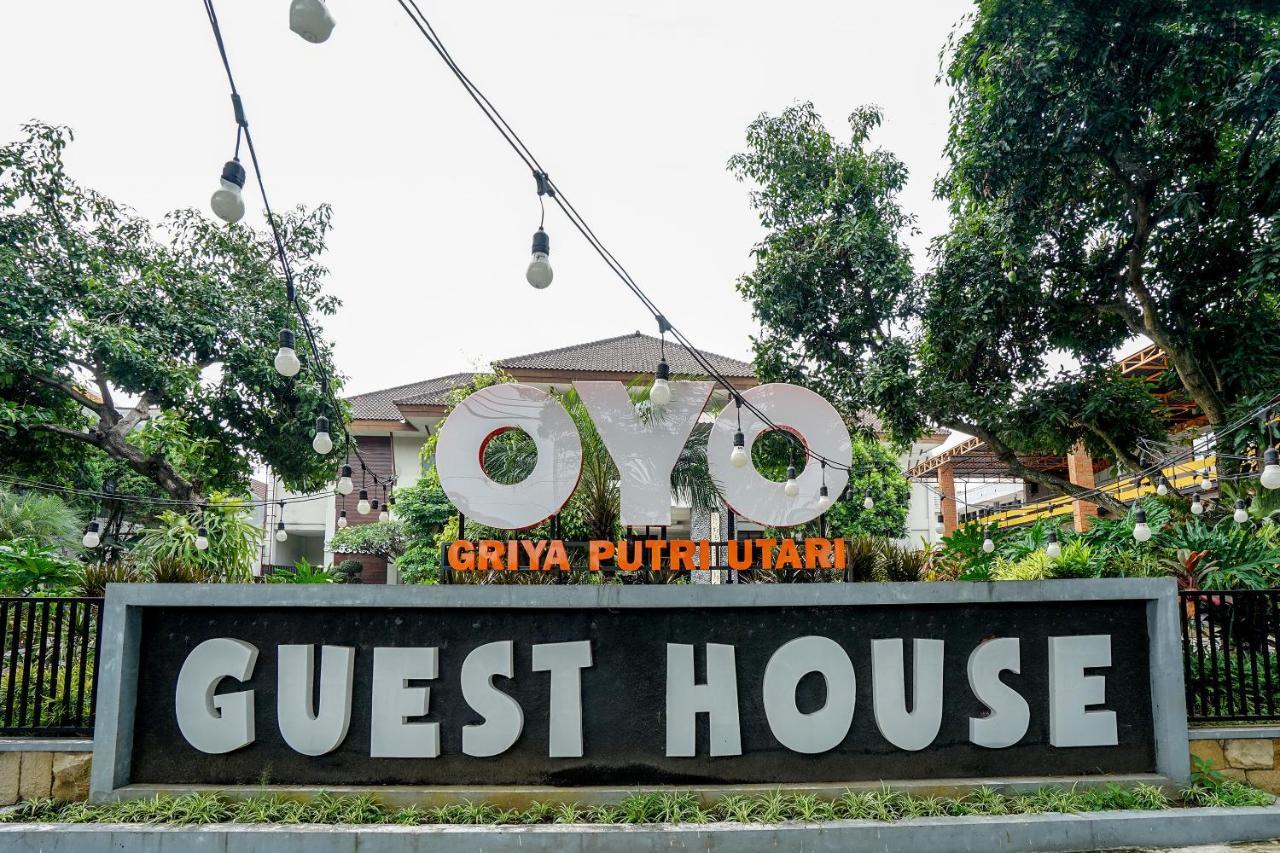 Oyo 282 Putri Utari Residence Malang Exterior photo