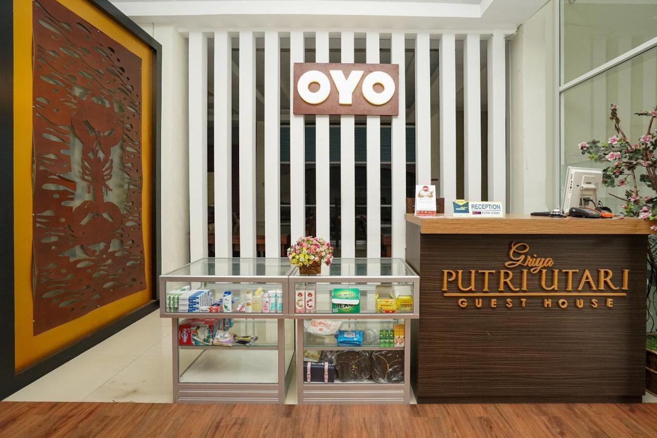 Oyo 282 Putri Utari Residence Malang Exterior photo