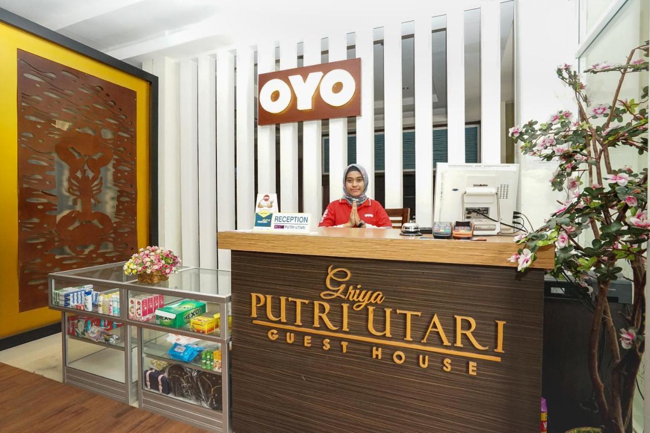 Oyo 282 Putri Utari Residence Malang Exterior photo
