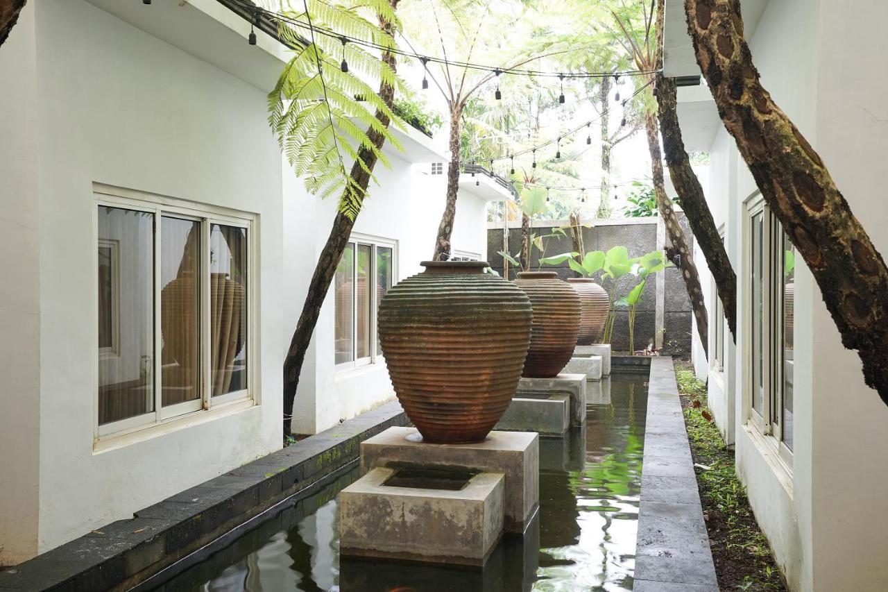 Oyo 282 Putri Utari Residence Malang Exterior photo