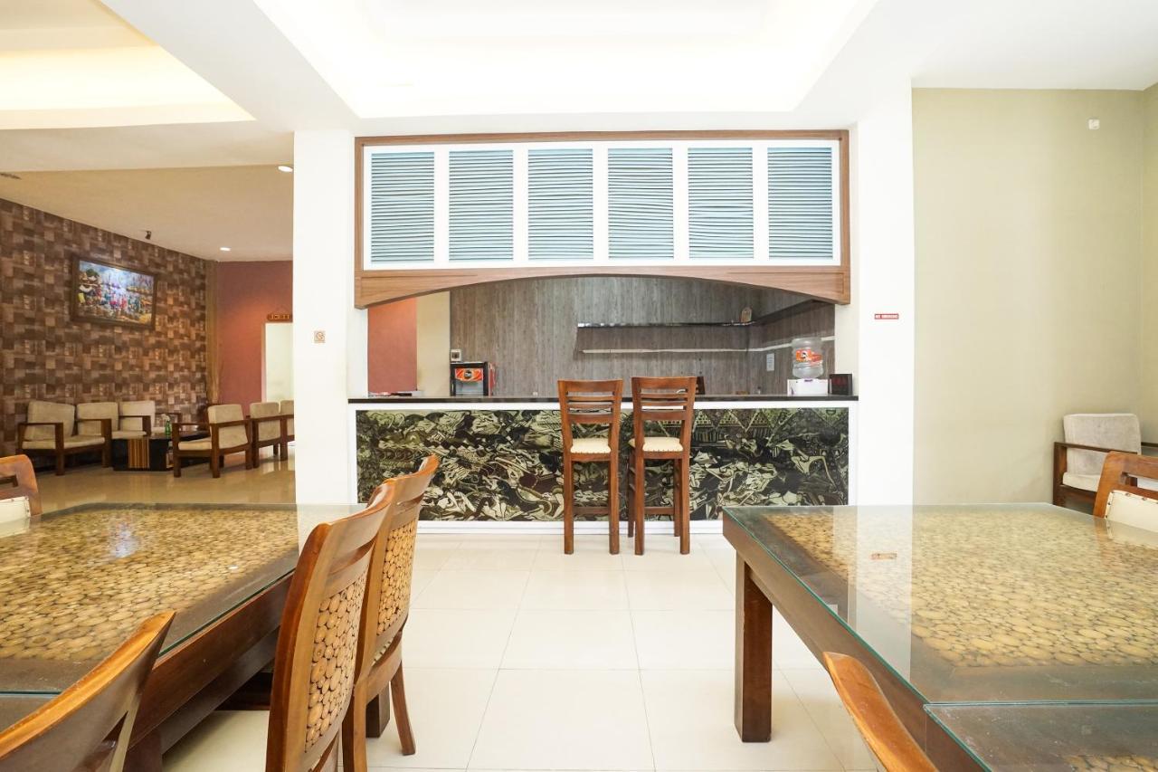 Oyo 282 Putri Utari Residence Malang Exterior photo